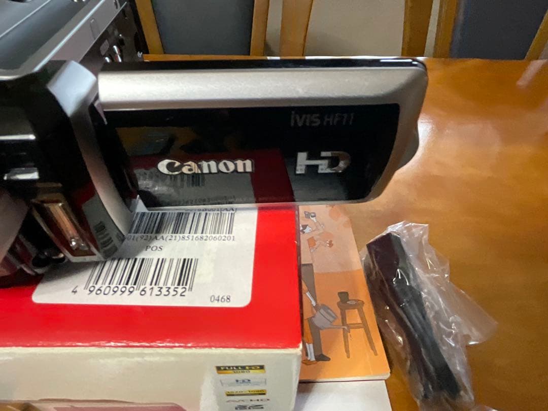 Canon フルハイビジョン　ビデオカメラ　 iVIS HF11