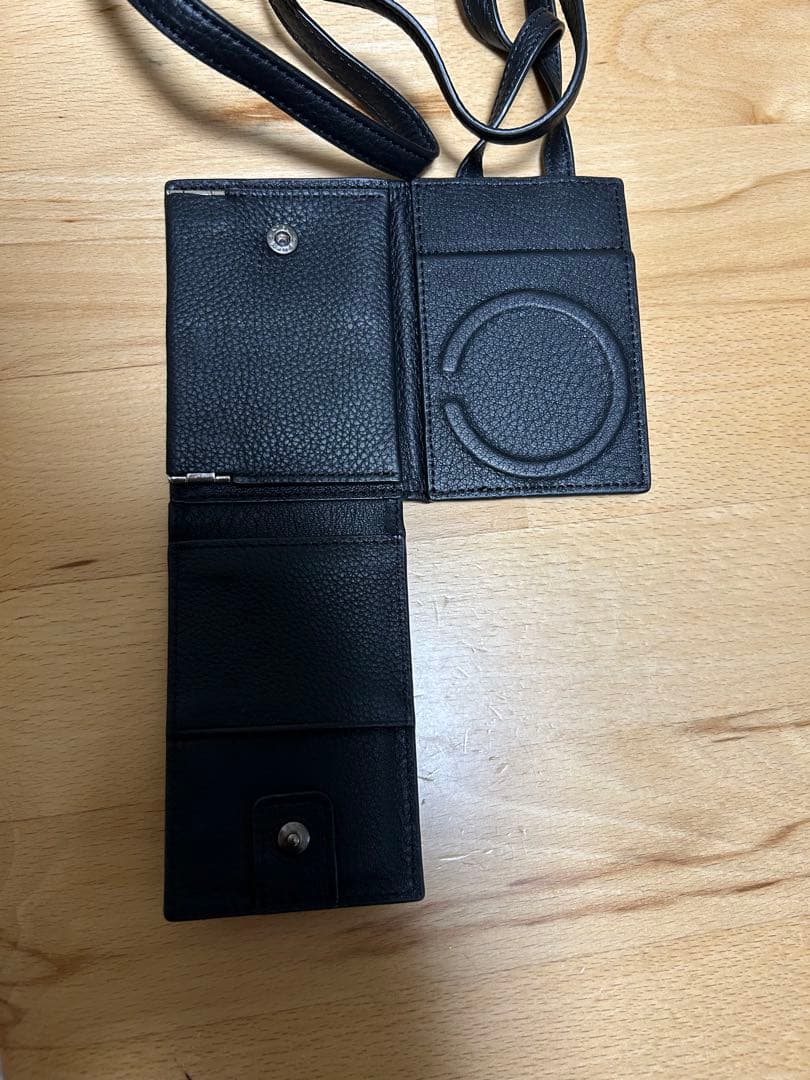 レザー ストラップ付き iPhoneケース ブラック