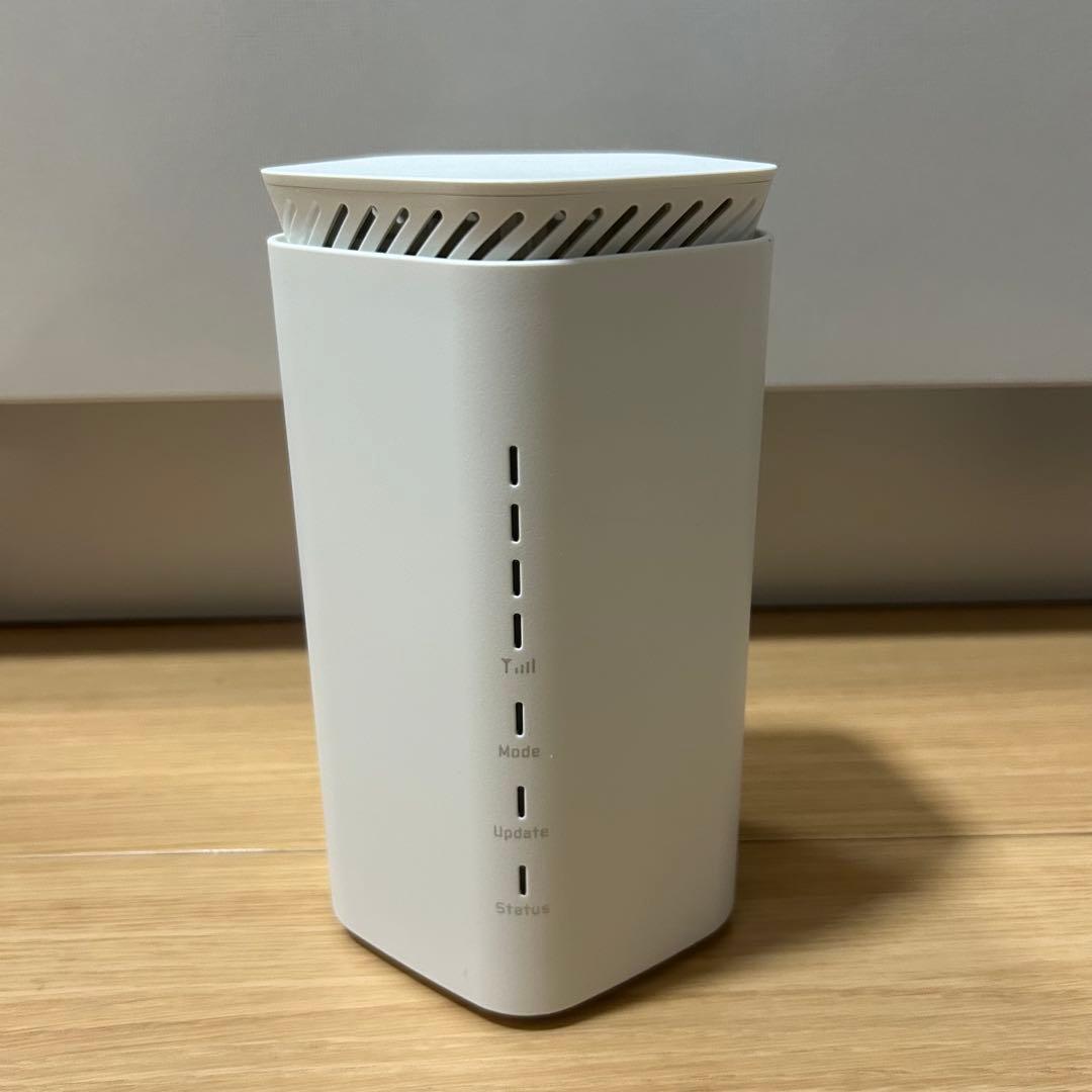Speed Wi-Fi  5G L12 本体と付属品