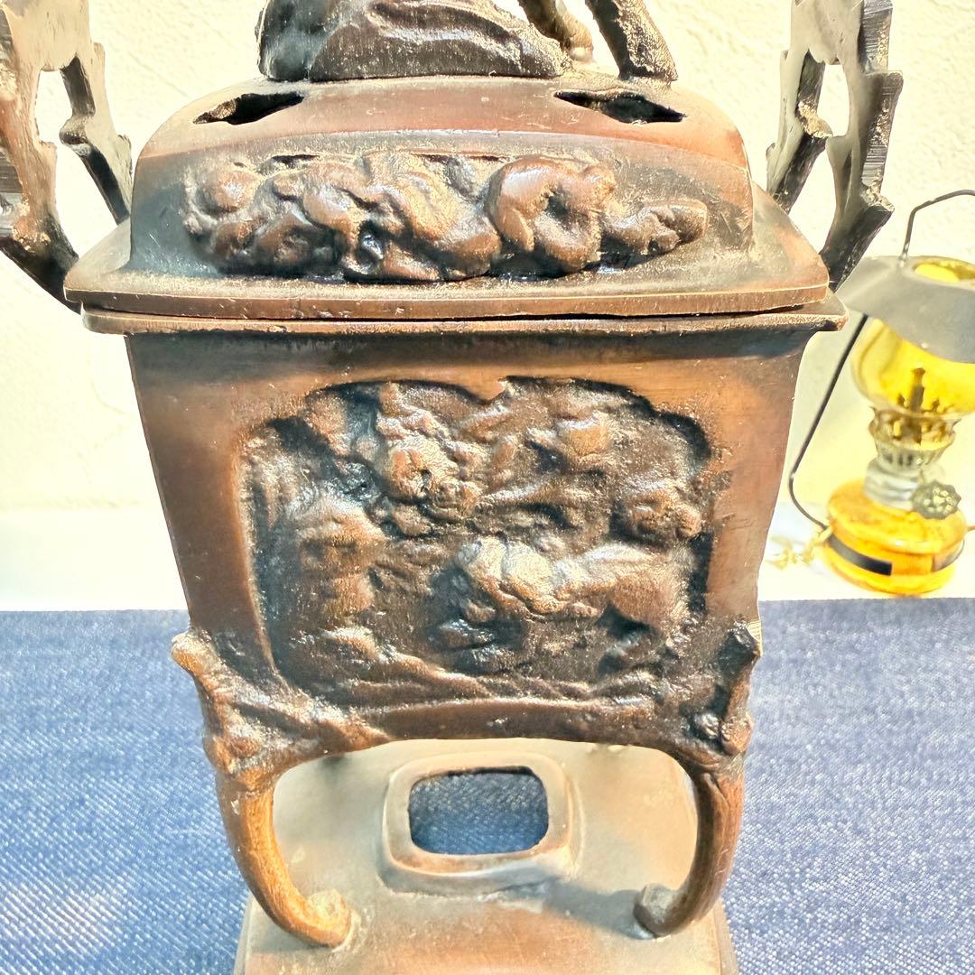 骨董 唐金製 獅子蓋 浮彫風景文 四角香炉 1kg超 重厚 時代物 21cm