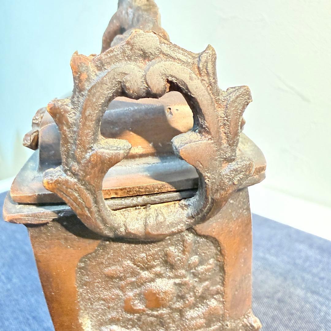 骨董 唐金製 獅子蓋 浮彫風景文 四角香炉 1kg超 重厚 時代物 21cm