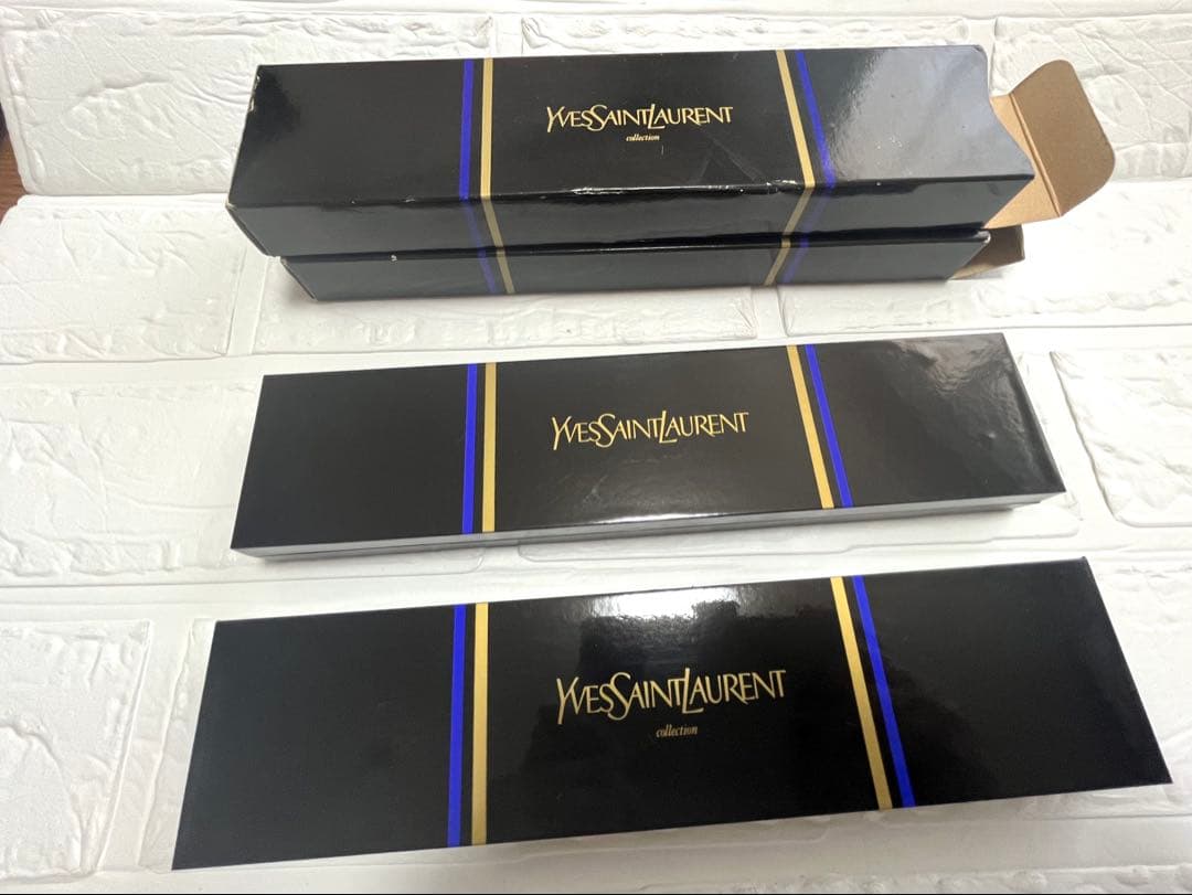 イヴ・サンローラン時計空箱2個　美品
