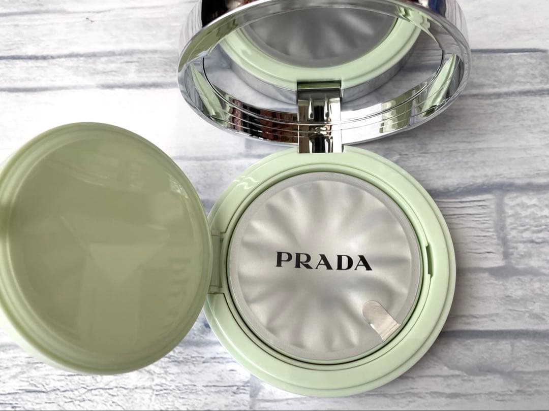 PRADA AUGMENTED SKIN クッションファンデーション LN10