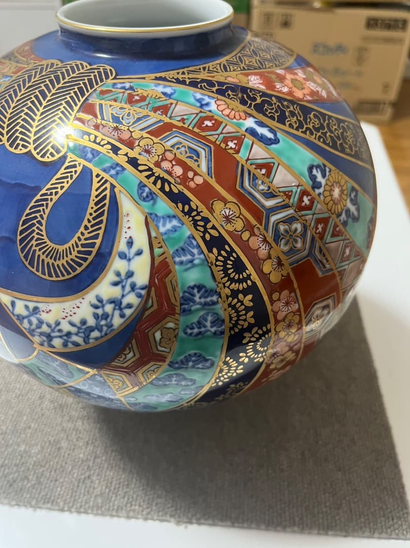 有田焼 花瓶 有名作家物 哲山作 大花瓶熨 斗絵花瓶金彩 色絵 飾壺