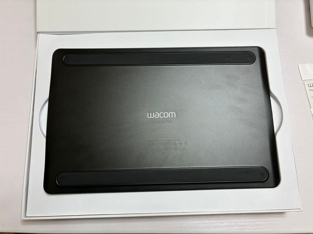 美品！Wacom Intuos Pro (2025年2月購入)PTH-660