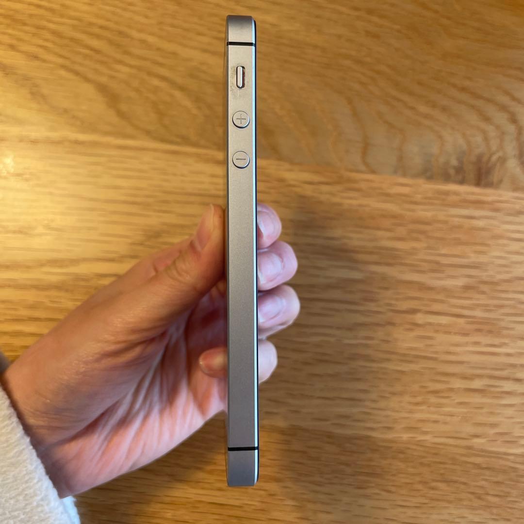 iPhone SE 32GB SIMフリー バッテリー82% 初期化済