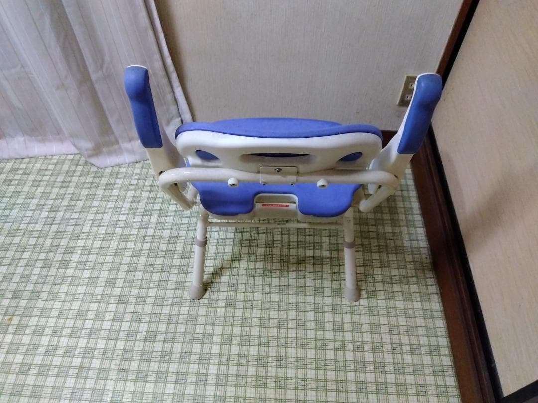 アロン化成(株)FS型介護用風呂椅子 アームレスト付き 青
