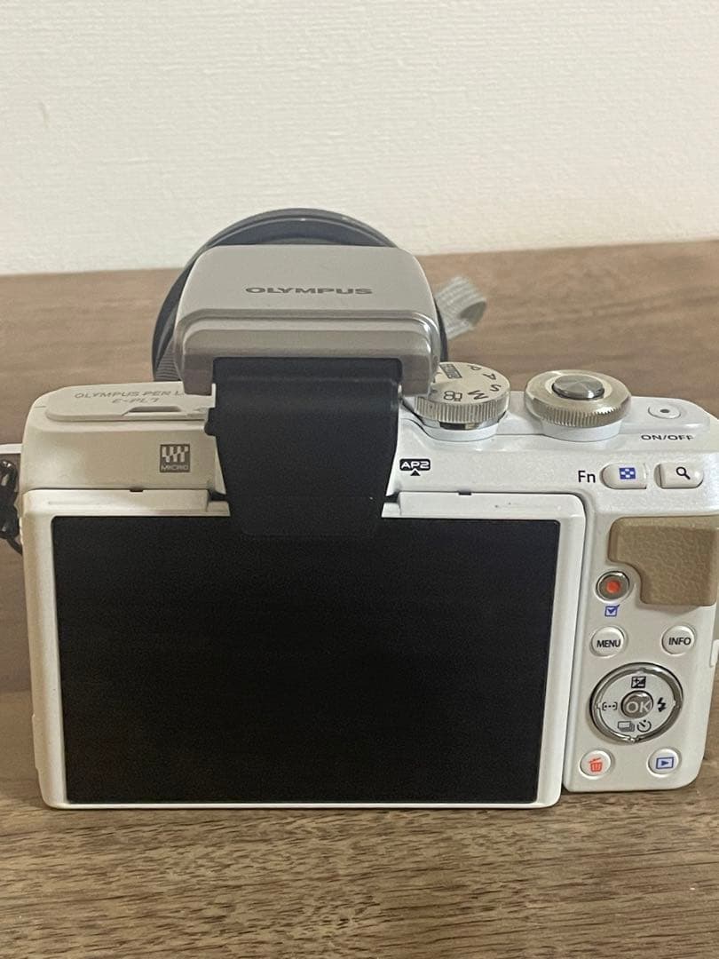 【キレイ】OLYMPUS PEN Lite E-PL7 40-150レンズ