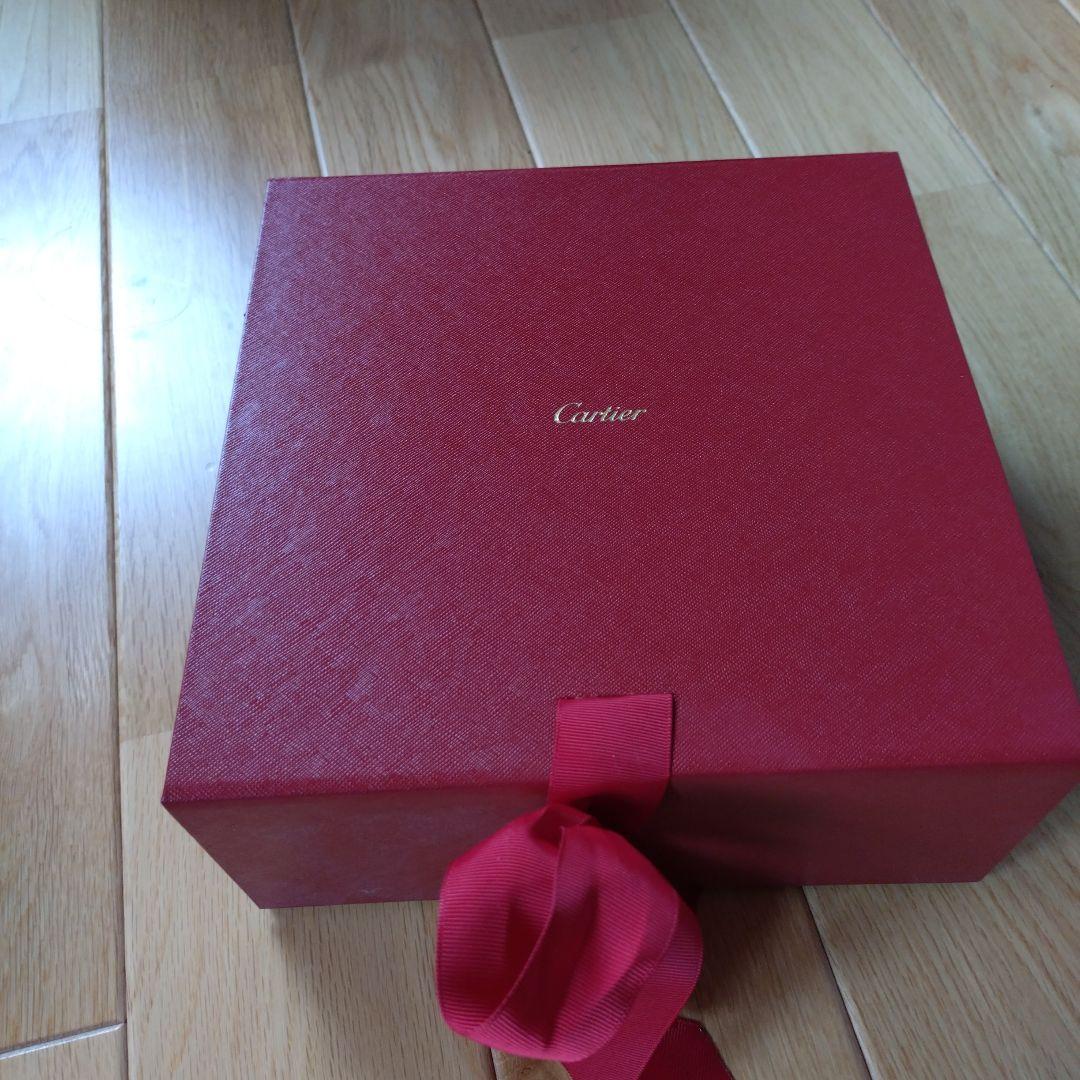 Cartier 赤いギフトボックス