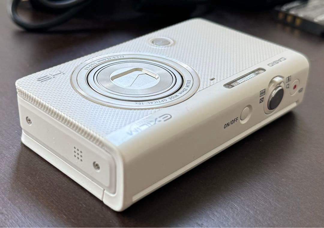 【美品】CASIO EXILIM EX-ZR70 ホワイト