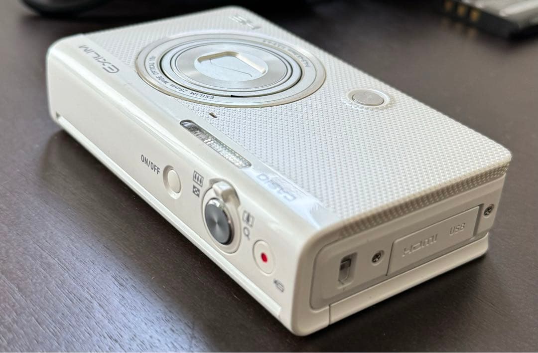 【美品】CASIO EXILIM EX-ZR70 ホワイト
