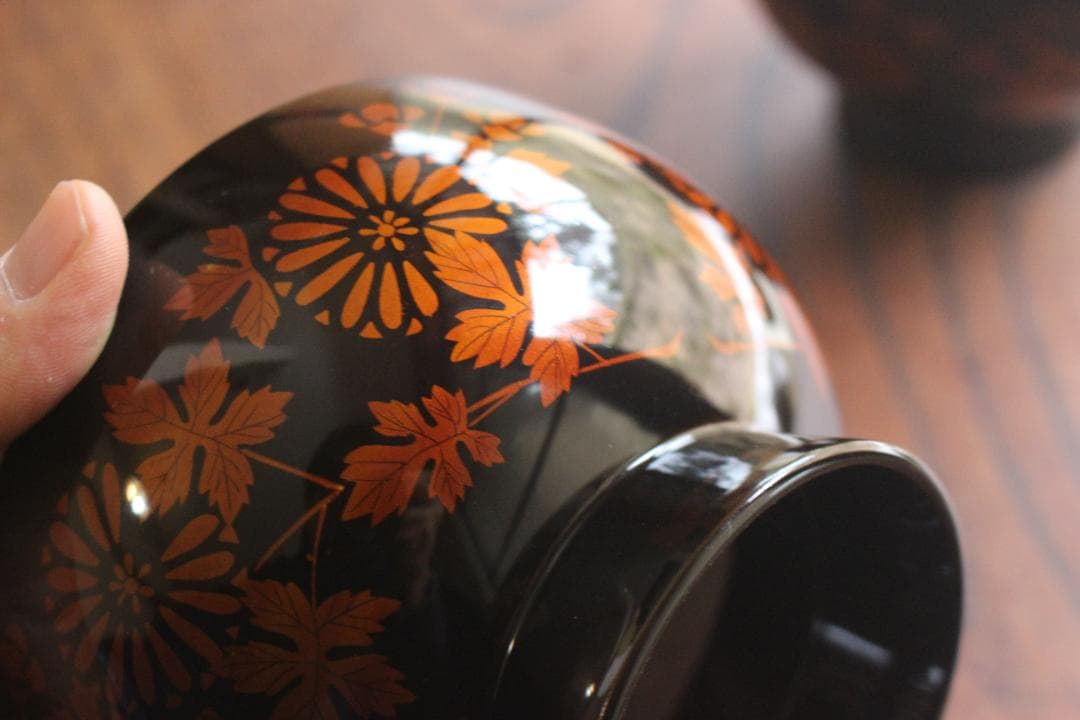 デッドストック！上質黒漆に極上白檀菊蒔絵の映える大椀2点（検山中塗白檀塗煮物椀