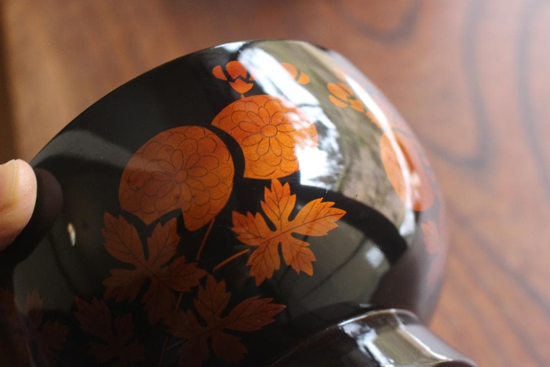デッドストック！上質黒漆に極上白檀菊蒔絵の映える大椀2点（検山中塗白檀塗煮物椀
