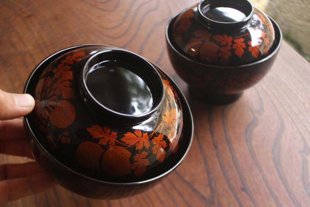 デッドストック！上質黒漆に極上白檀菊蒔絵の映える大椀2点（検山中塗白檀塗煮物椀