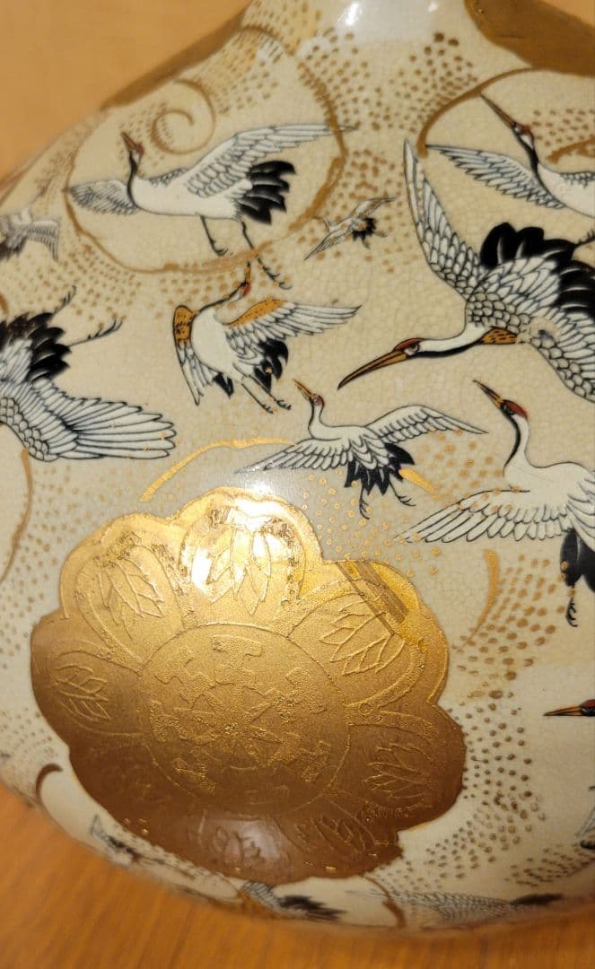 薩摩焼金襴飾壺　栄盛窯　瀧山作　金襴手花鳥　金彩　盛上　壺　花瓶