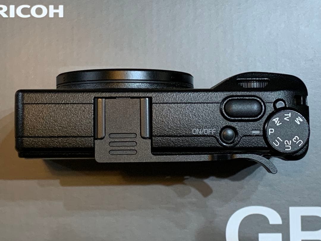 リコーRICOH GR III ブラック バッテリー2個、サムグリップ2個付き