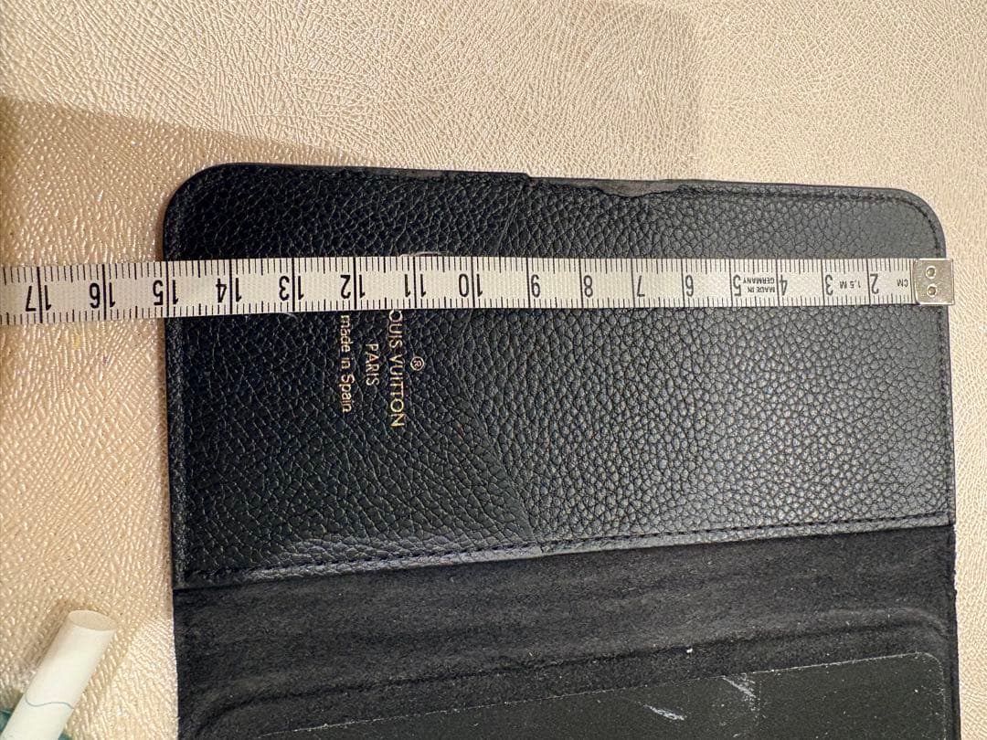 Louis Vuitton ブラック レザー 手帳型ケース