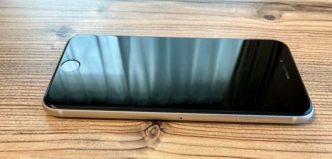 Apple iPhone SE第3世代 64GB 美品