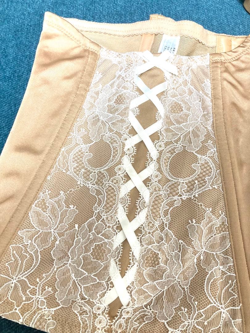 ☆新品☆ エルローズ エクラン ウエストニッパー　3段13列 ベージュ 64