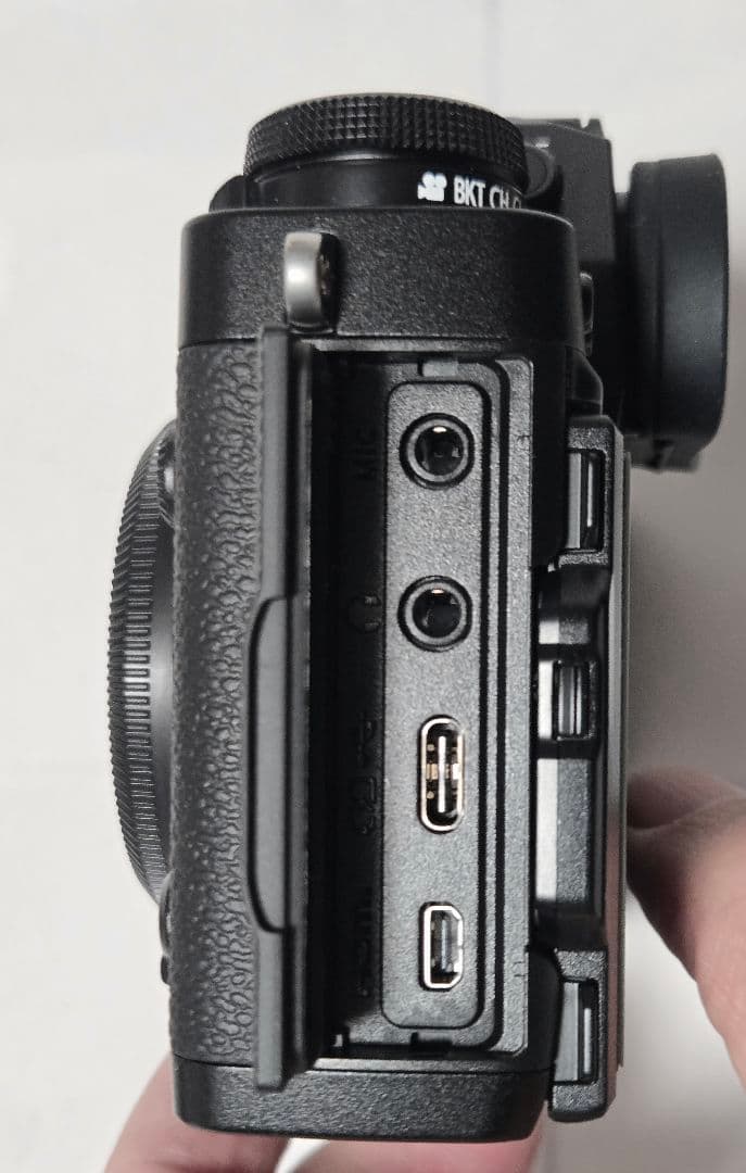 FUJIFILM X-T3 、グリップ、ケース付き、[シャッター回数２回]新同！
