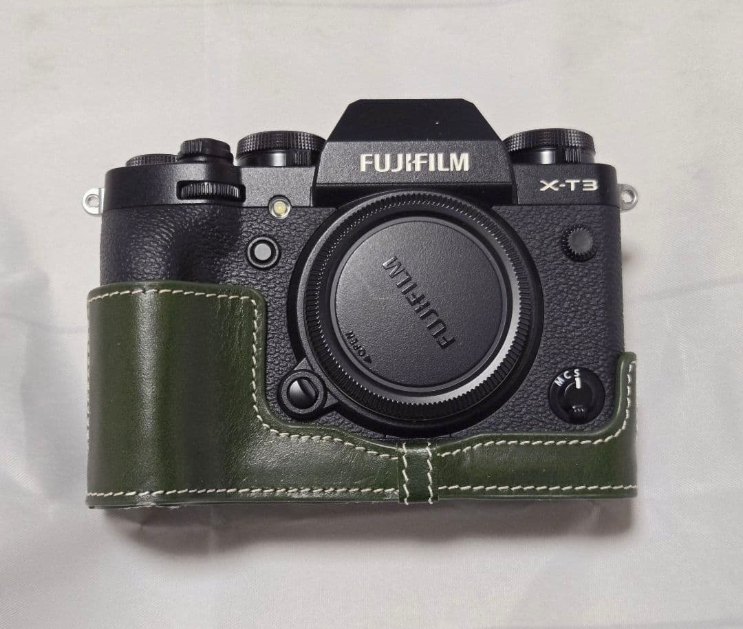 FUJIFILM X-T3 、グリップ、ケース付き、[シャッター回数２回]新同！