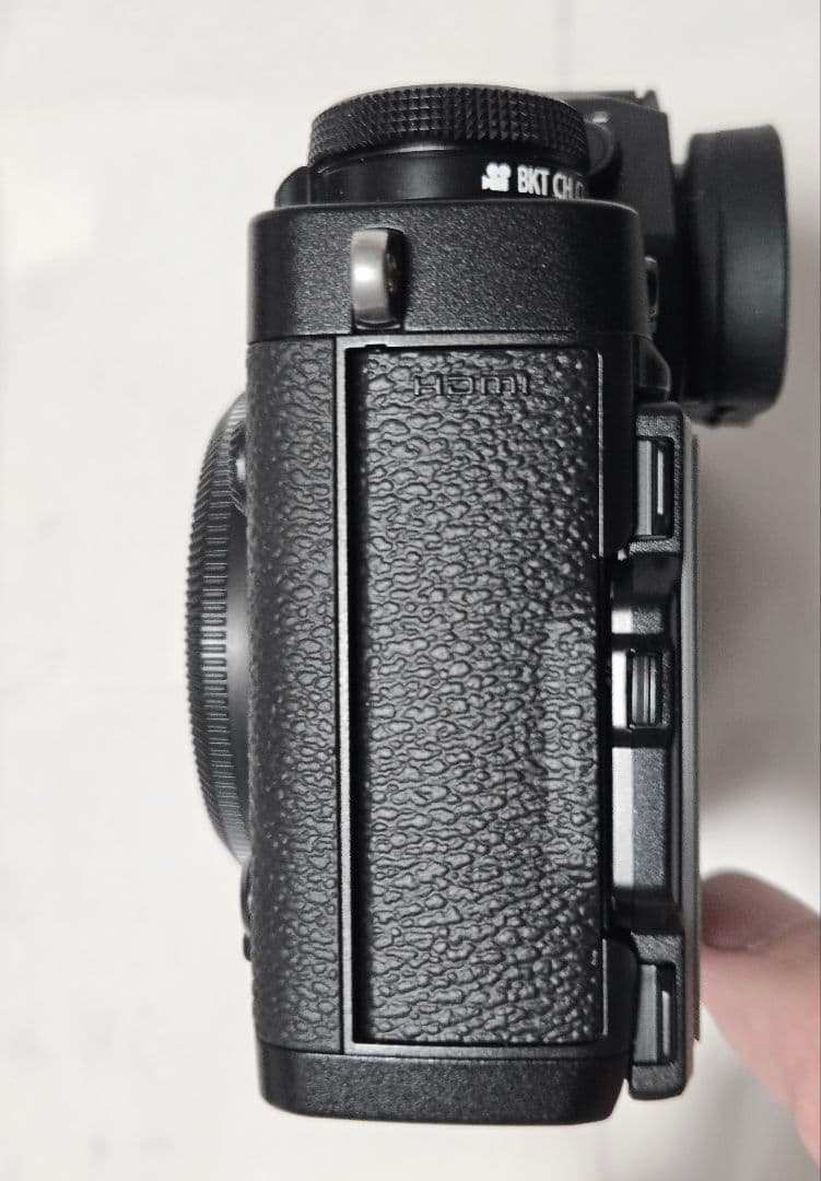 FUJIFILM X-T3 、グリップ、ケース付き、[シャッター回数２回]新同！