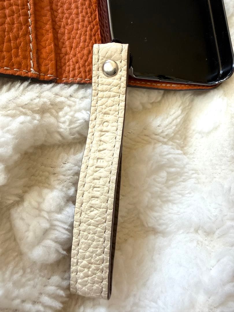 BONAVENTURA（ボナベンチュラ）iPhone15ケース＆ストラップ　箱付