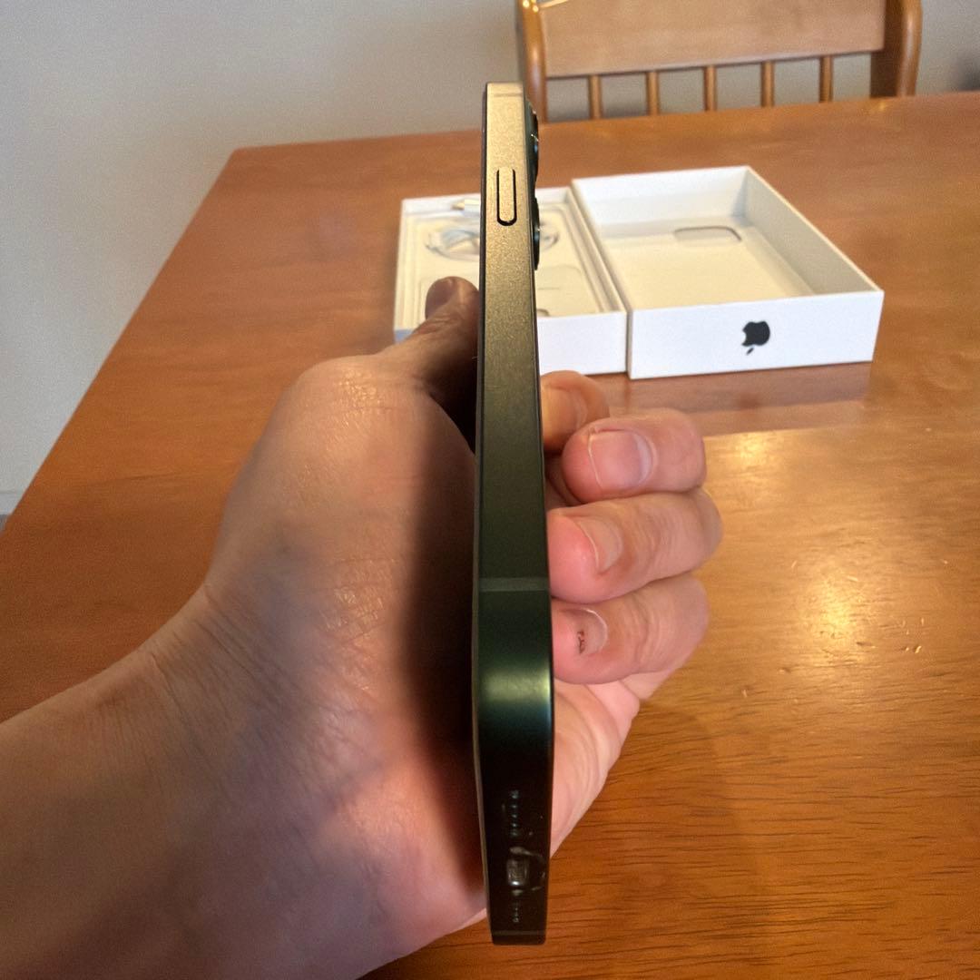iPhone 13 128㎇ モスグリーン