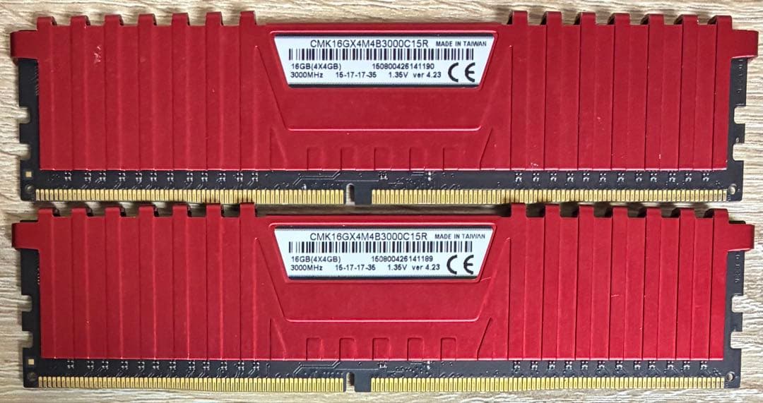 【中古】DDR4-3000 8GB(4GB×2枚) CORSAIR