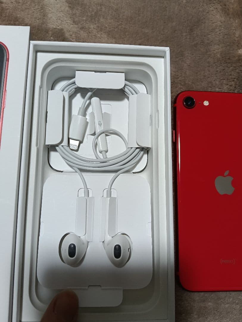 Apple iPhone SE第二世代？ 本体 64GB　レッド　赤