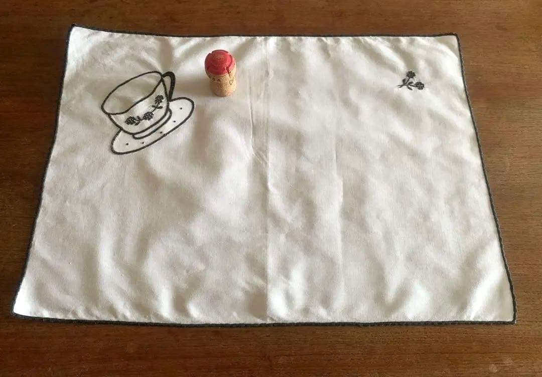ヴィンテージ⭐︎刺繍入り テーブルクロス