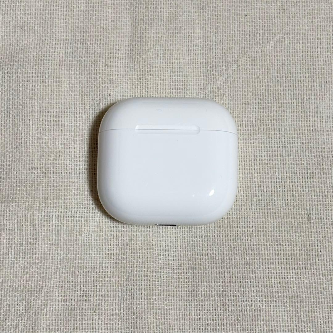 ☘️【美品】 Apple AirPods 第4世代 （ノイズキャンセリングなし）