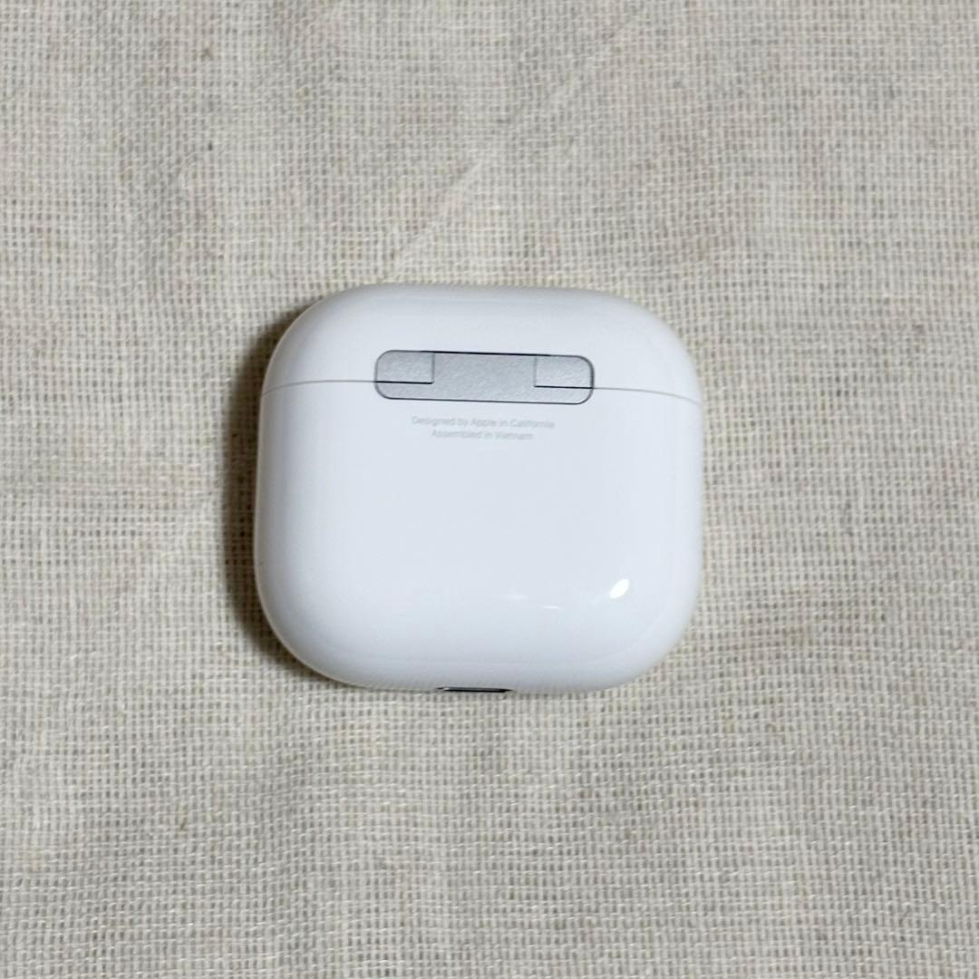 ☘️【美品】 Apple AirPods 第4世代 （ノイズキャンセリングなし）