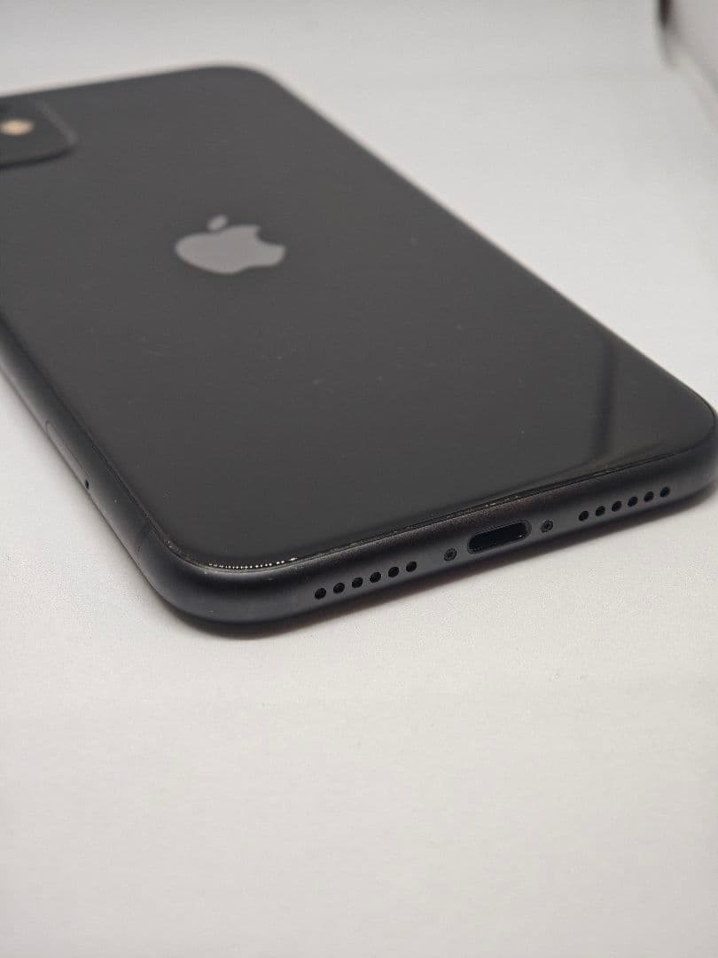 iPhone 11 64GB ブラック SIMフリー 目立つ傷なし