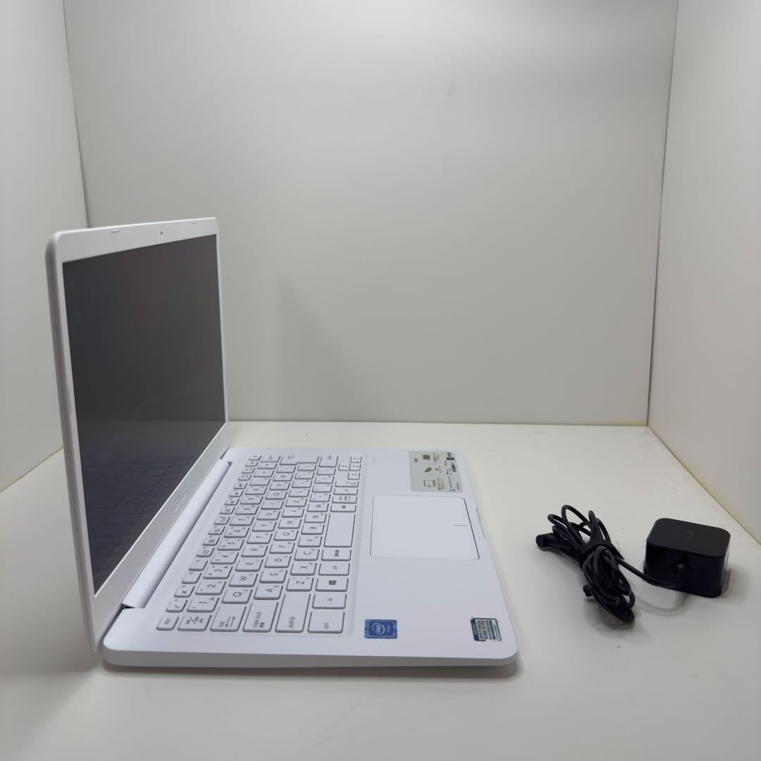 Chromebook本体 ASUS E406SA-S3060W