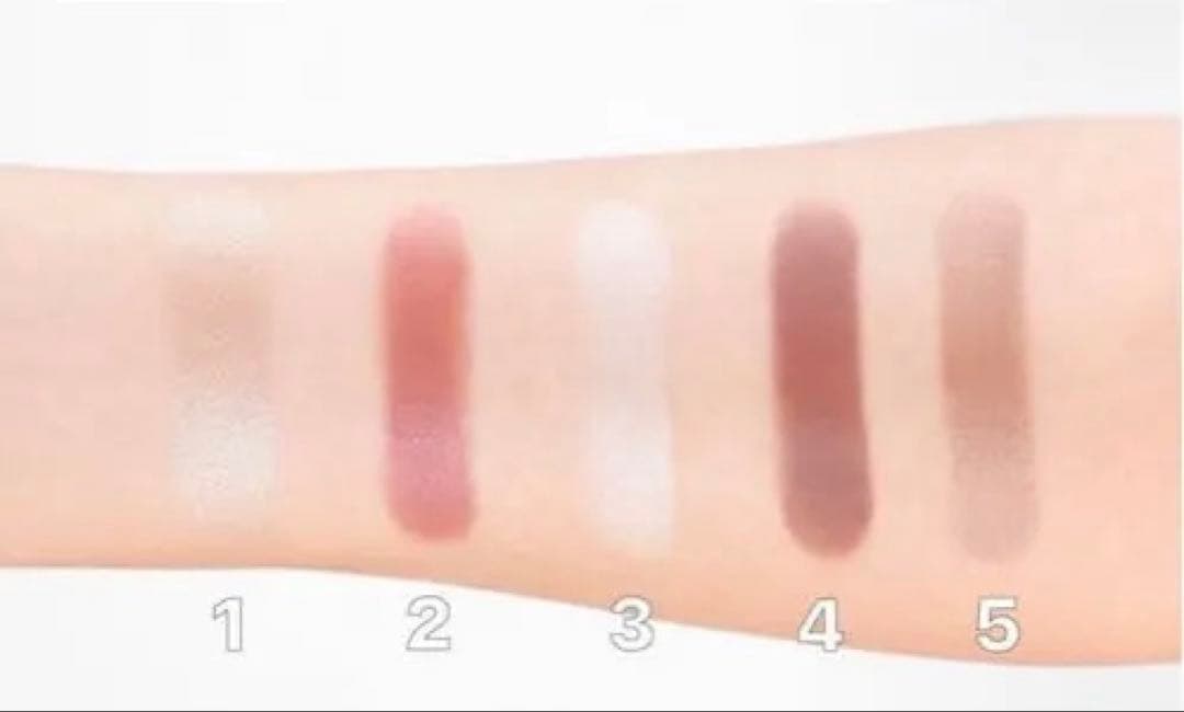 【Dior】クリスマスコフレ2024 エクランクチュール マルチユースパレット