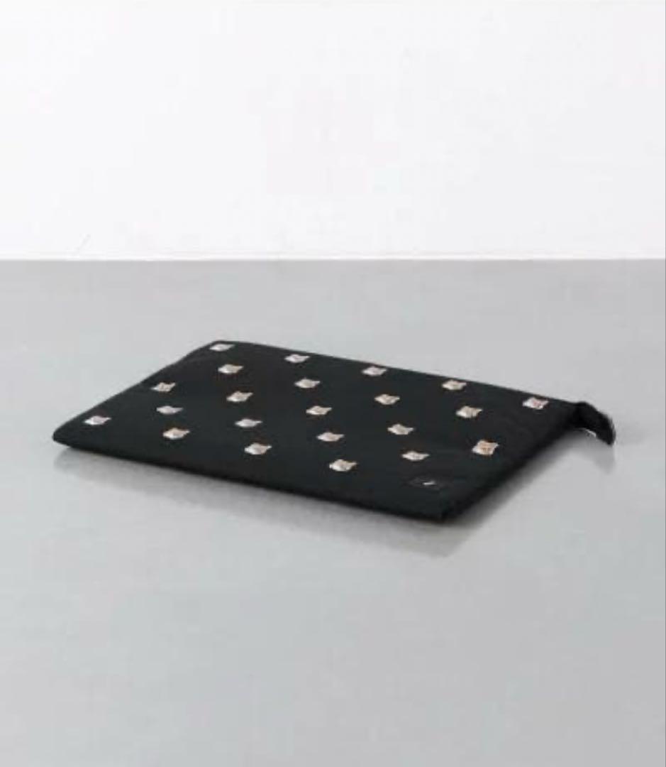 MAISON KITSUNE タブレットケース(15-16インチ)