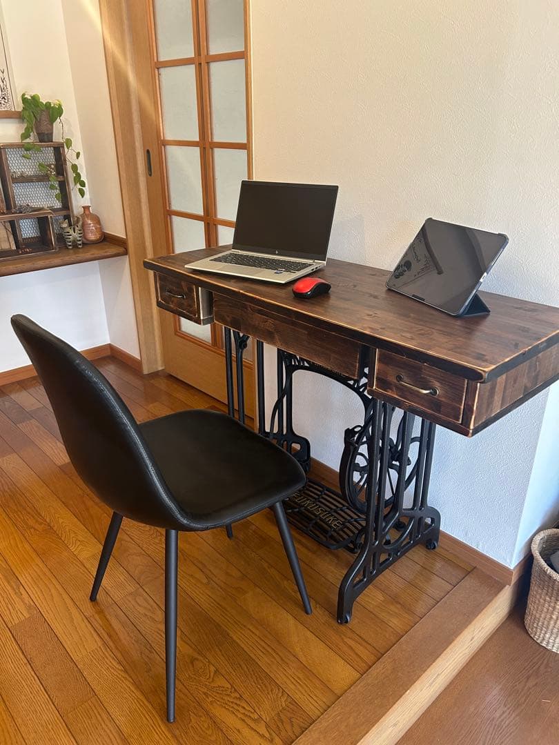 hidamari家具屋　アンティークなミシンテーブル　ドレッサー