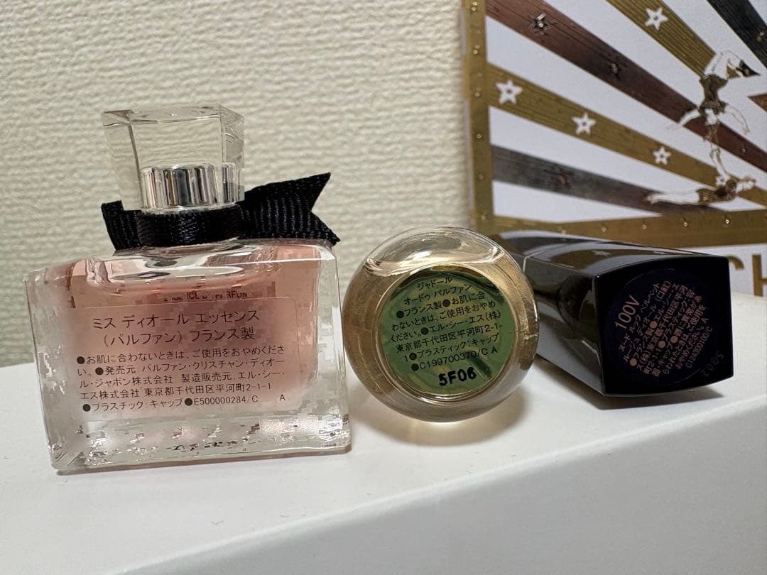 最安値☆DIOR ホリデーオファー ミニ香水2本とルージュ1本 化粧ポーチセット