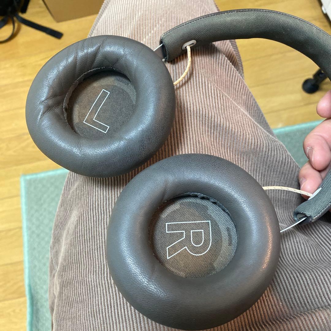 B&O ワイヤレスヘッドホン シルバー 迷彩ケース付き