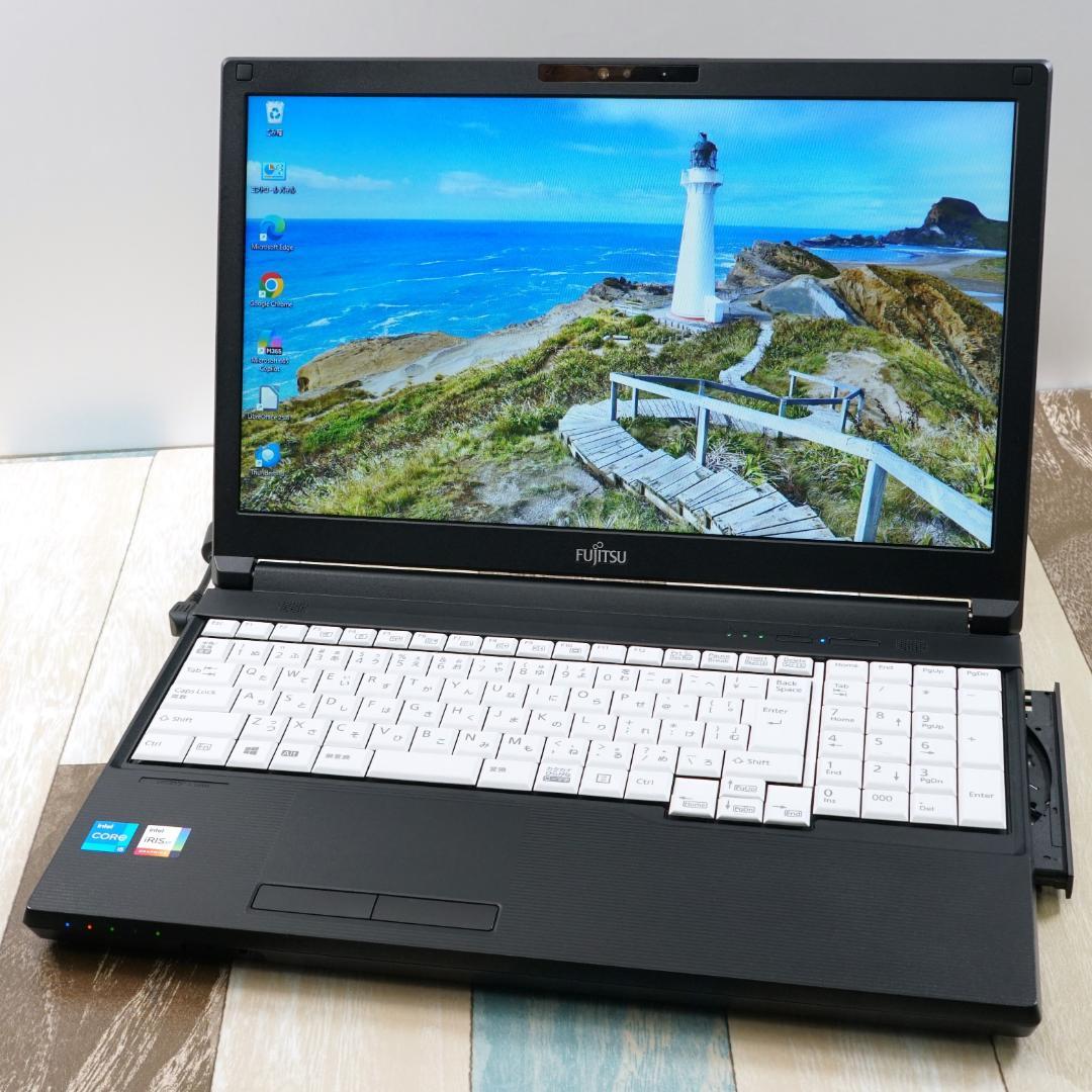 美品のバリ速仕様✨１１世代コアｉ５に超高速新品ＳＳＤ５１２ＧＢ＆大容量メモリ搭載
