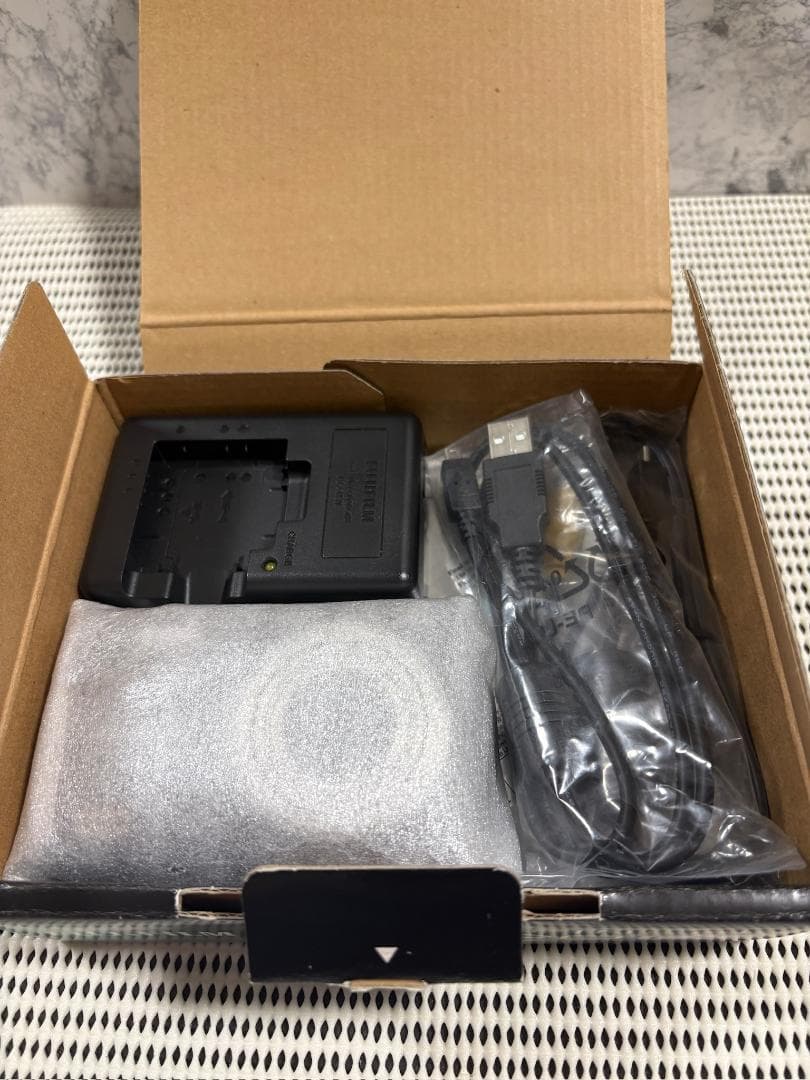 【訳あり】FUJIFILM FinePix F70EXR