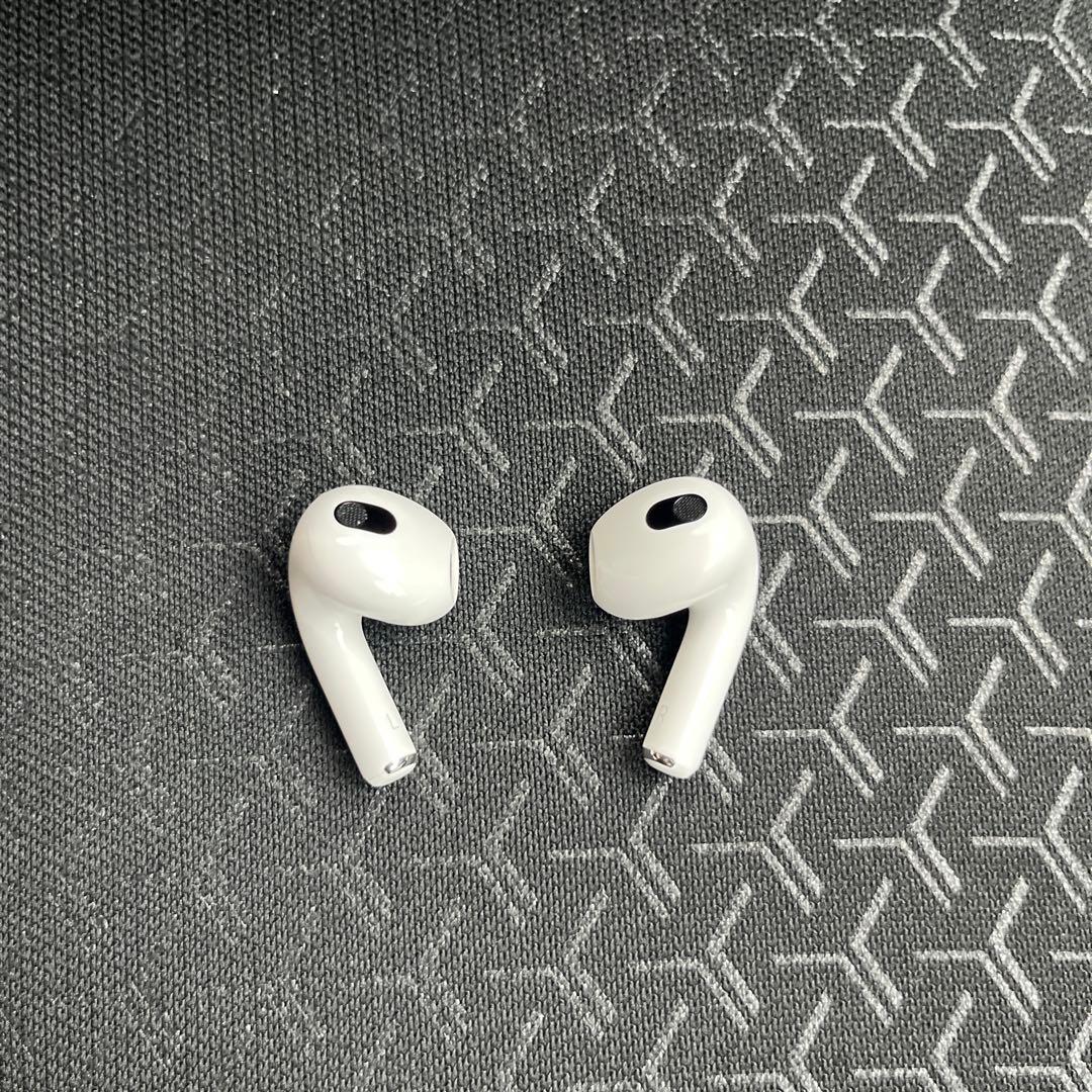 Apple  純正 AirPods 機種不明　ホワイト