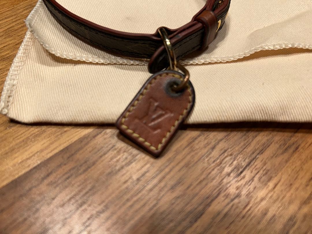 LOUIS VUITTON レザー首輪 ブラウン　モノグラム