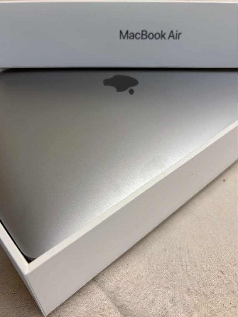 Macbook Air M1 (2020) 13インチ16GB 256GB UK