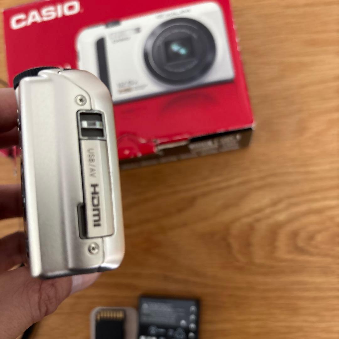 CASIO EX-ZR300 コンパクトデジタルカメラ値下げ不可。