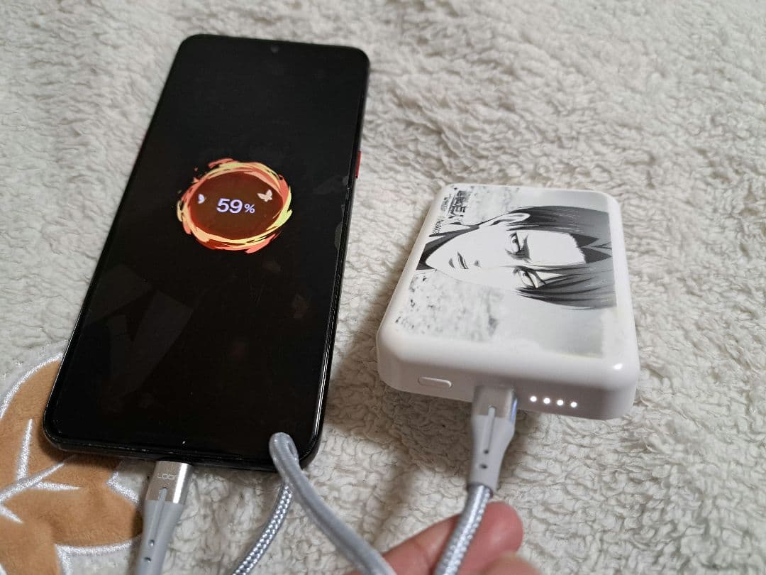 進撃の巨人 コラボ 期間限定 モバイルバッテリー