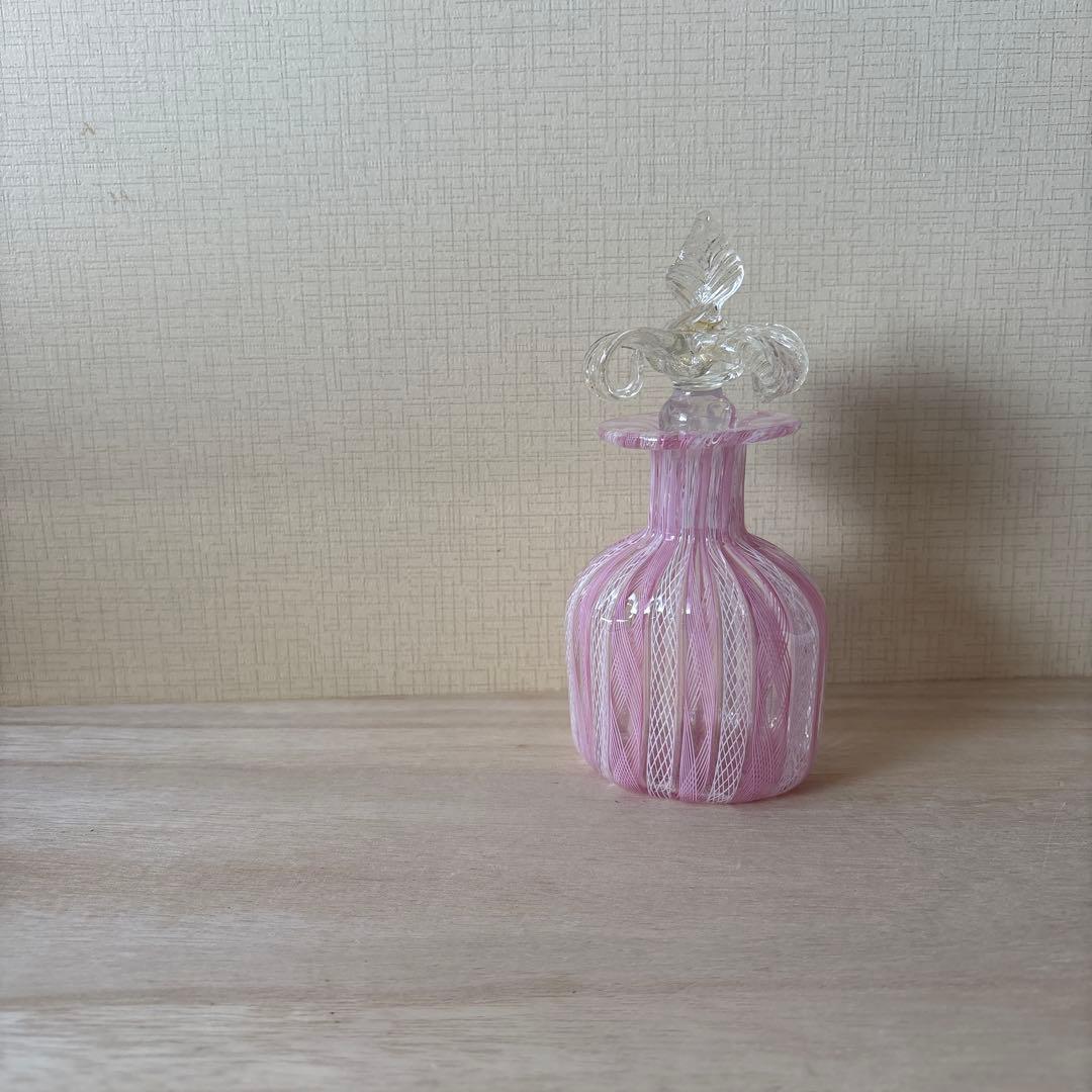 ベネチアングラス　香水瓶　金彩　ガラス製　工芸品　置物　花器にも