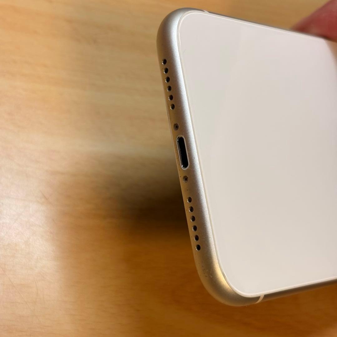 iPhone11 128GB ホワイト SIMフリー 本体 中古 ケース 付き