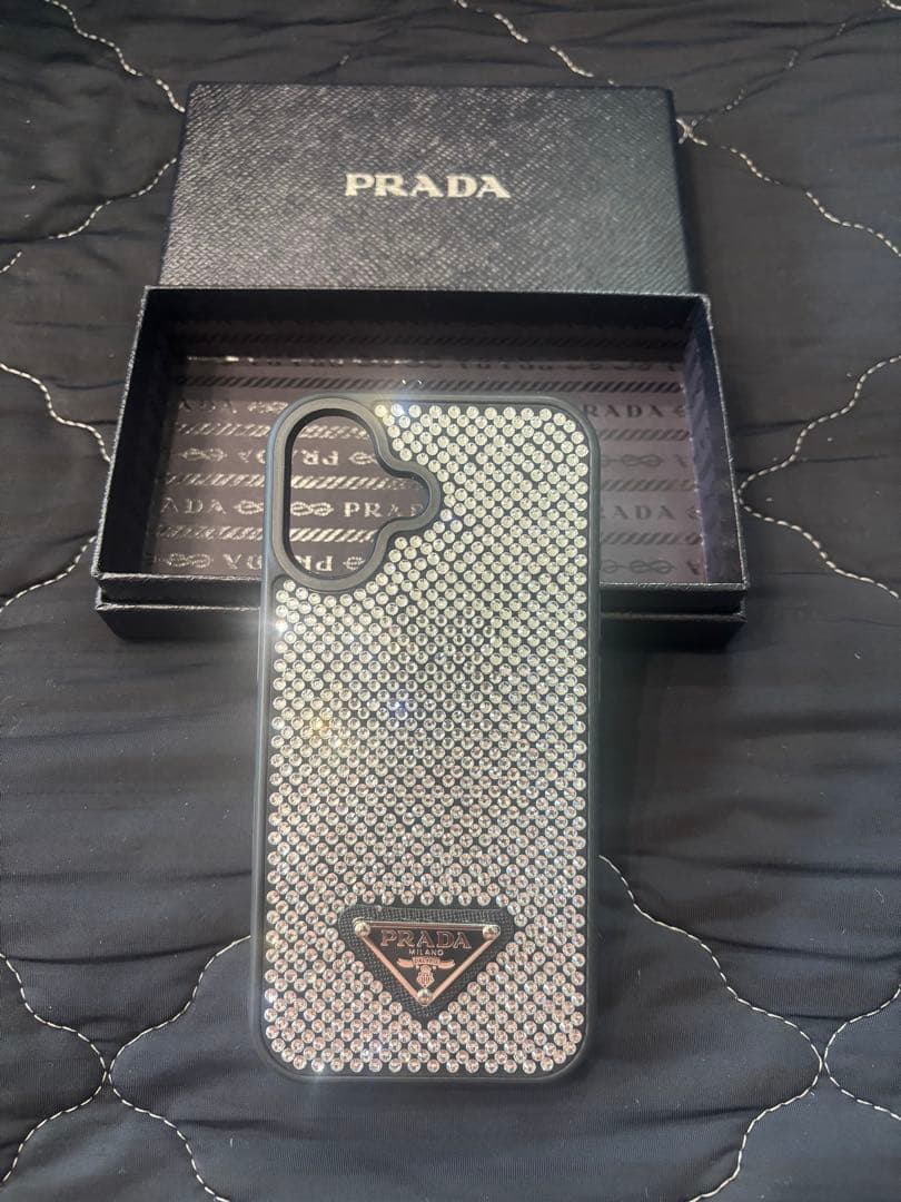 PRADA iphone17ケース ラインストーン クリスタル 三角ロゴ 正規品